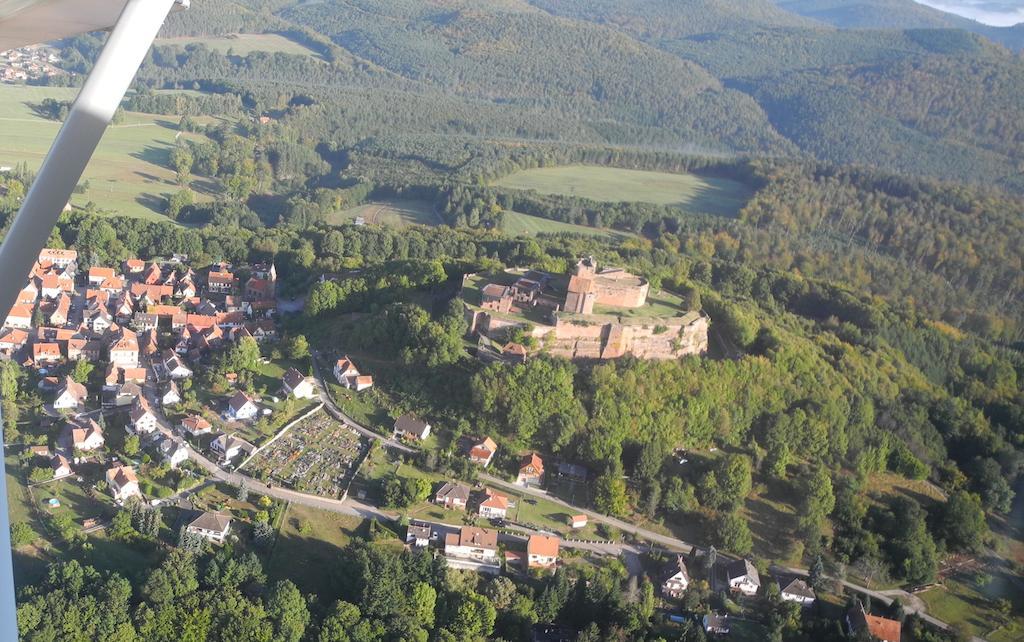 Вилла Au Pied Du Chateau Lichtenberg Номер фото